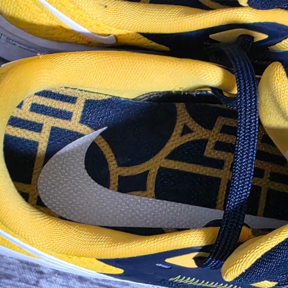 Nike Air Zoom Pegasus 38 Michigan Wolverines Navy Yellow Running Shoes M 4.5 W 6 - Picture 9 of 15